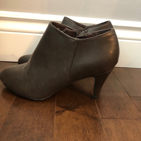 3 Pairs of High-heels - Picture 4 of 6